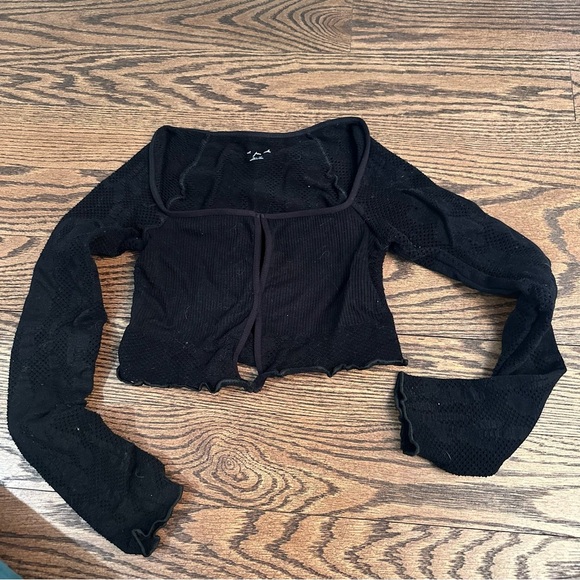 Urban Outfitters Long Sleeve Cut out Crop Top - Picture 3 of 5